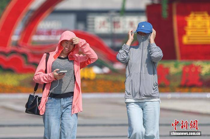 江西南昌：“秋老虎”持续 高温日全年天数破纪录