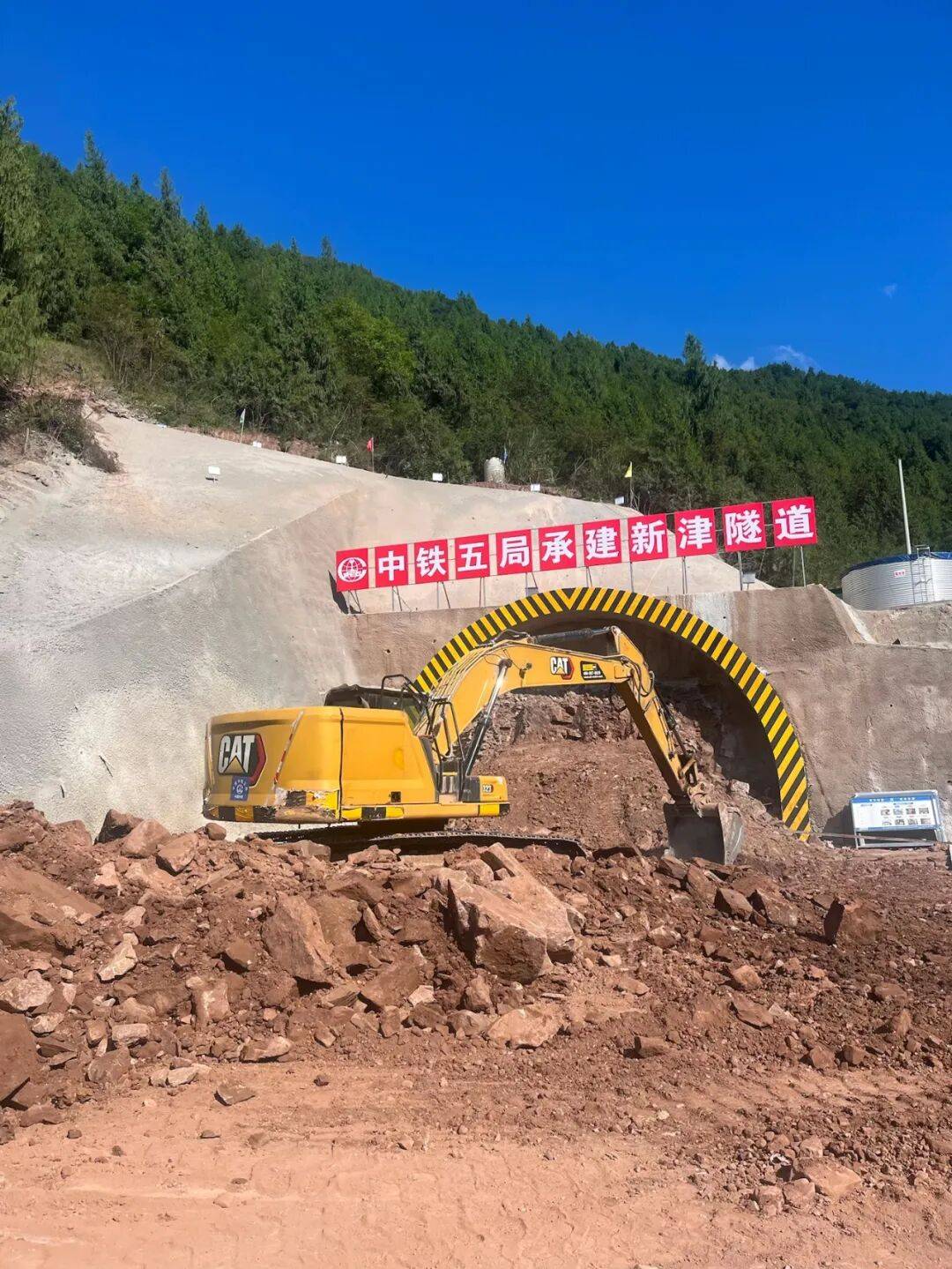 其中云阳县47公里采用双向4车道项目全