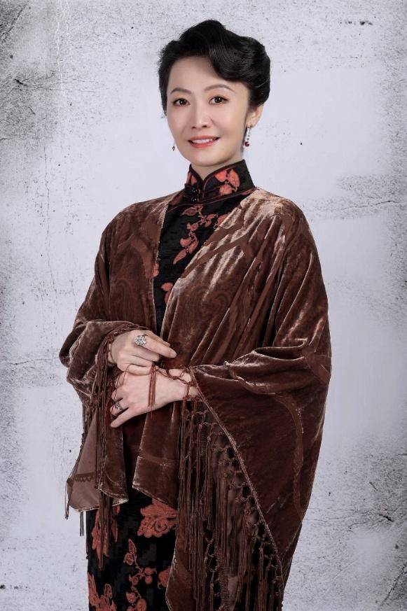 杨斯《沉默的荣耀》表现亮眼 演技精湛塑造鲜活窦太太_表演_麻将_杨亚洲