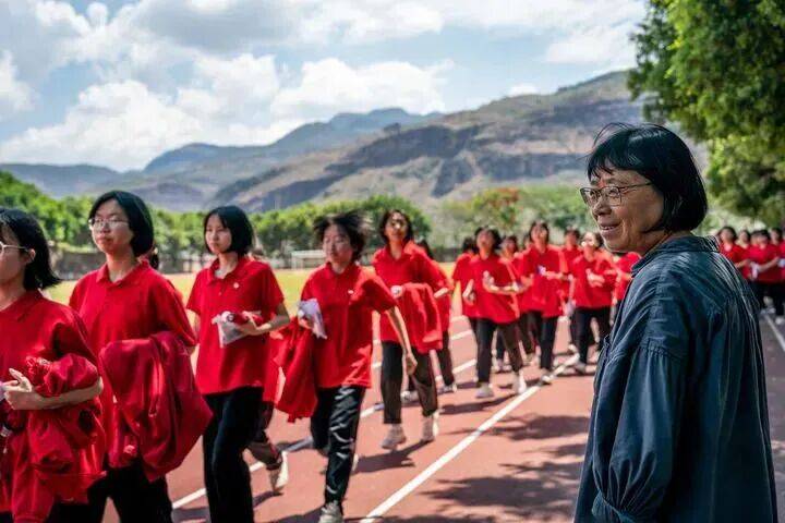 “每一位妇女都是时代的书写人、追梦的奋斗者”