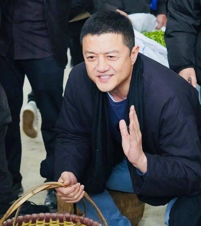 李亚鹏与海哈金喜宣布离婚：孩子跟随母亲，由双方抚养；此前女方承认很久没在一起了