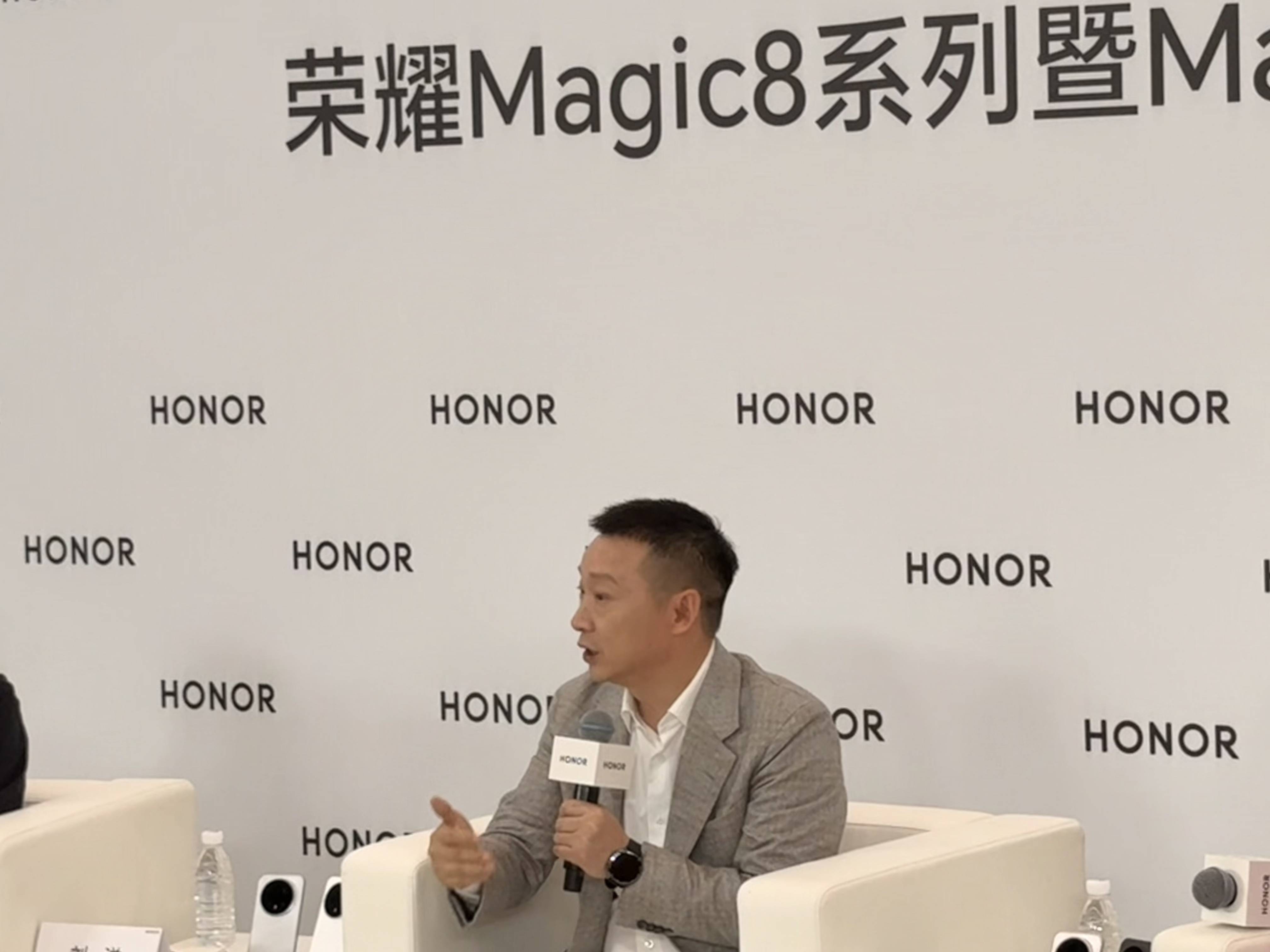 与最高水平掰手腕，荣耀CEO李健：如果大家对旗舰机还是无感，我们继续改