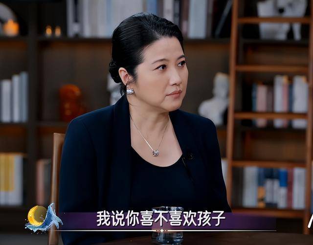52岁颜丙燕自曝已停经！胖了30斤，小20岁男友不在乎，接受丁克