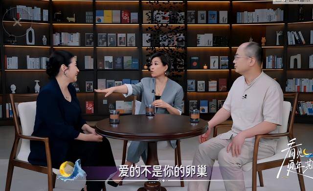 52岁颜丙燕自曝已停经！胖了30斤，小20岁男友不在乎，接受丁克
