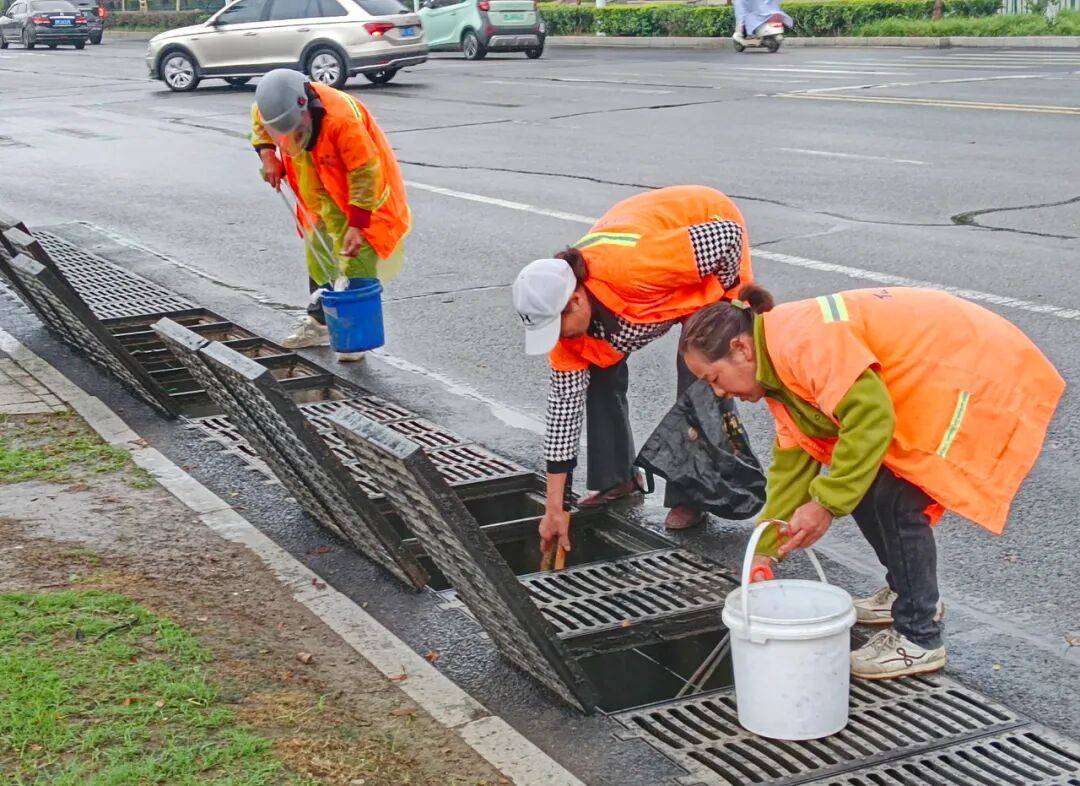 市环卫局：风雨无阻护碧水 昼夜坚守保畅通