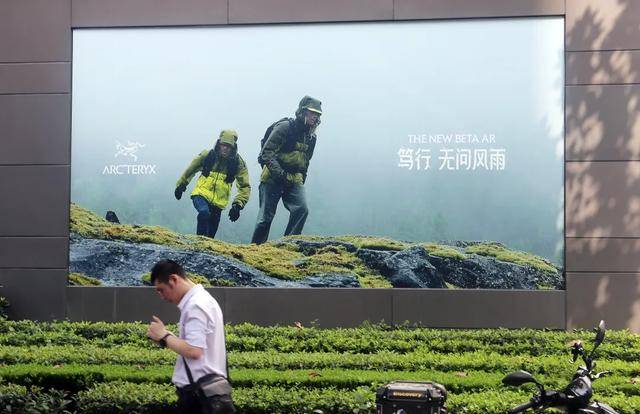 580亿，始祖鸟放了一场昂贵的烟花