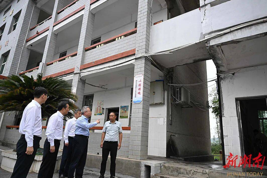 省委书记暗访后，市委书记赴现场办公