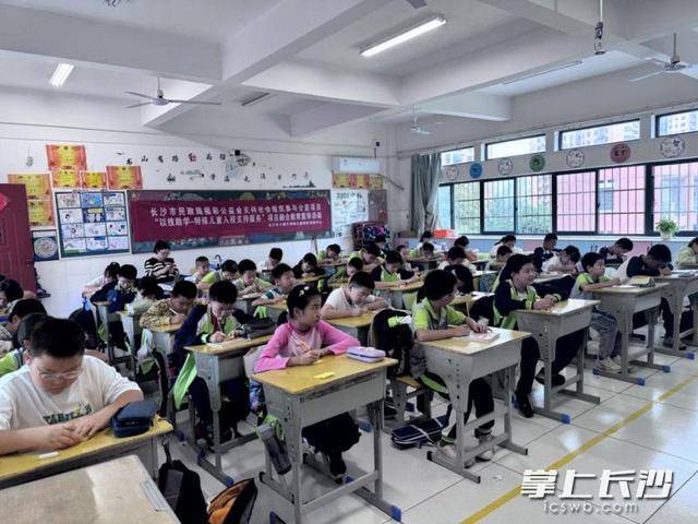 福彩公益赋能融合教育 爱心课堂点亮500彩票网- 彩票开奖查询- 体彩专家分析足彩比分直播平台童心成长——“以技帮扶特殊儿童入校支持服务”项目