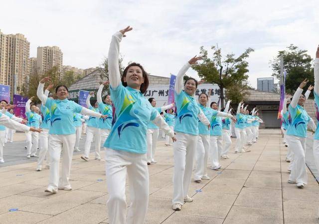 济南市“泉民大舞台”同跳一支舞大型群众文化活动成功举办