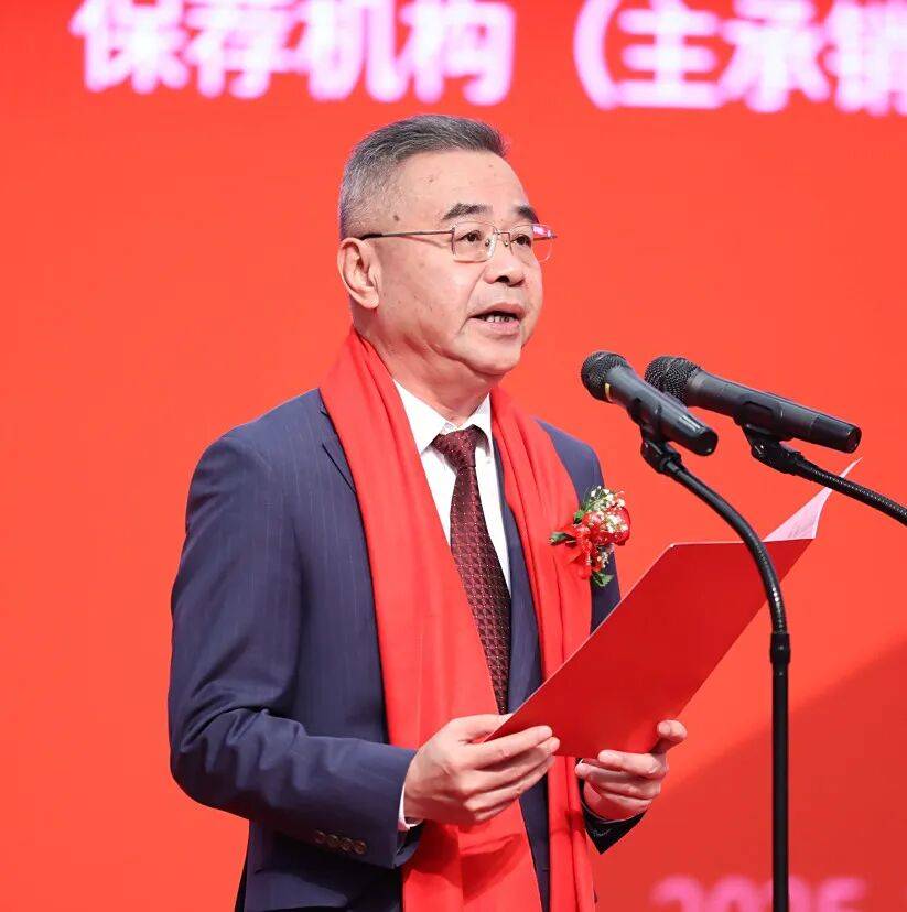 10月22日上午,由华南理工大学黄建平校友创办的企业马可波罗控股股份