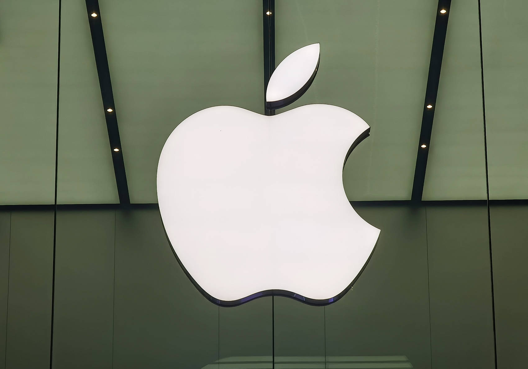 7999元起！iPhone Air正式发售！中国移动、中国电信和中国联通均提供这一支持