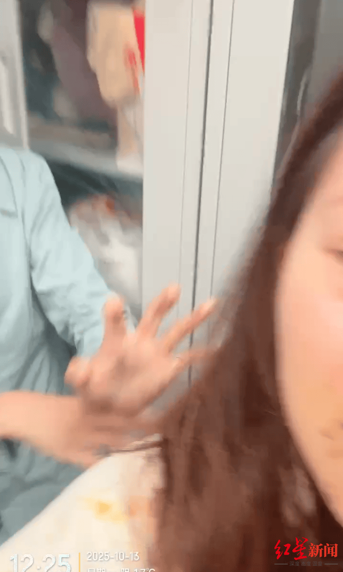 女子称因不服从调岗被部门经理打且抹辣椒油 经理：当时被激怒但未到打的程度