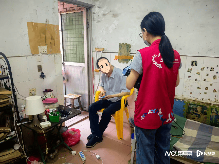 男子欠租一年，离深前，房东还倒塞给他2000元……