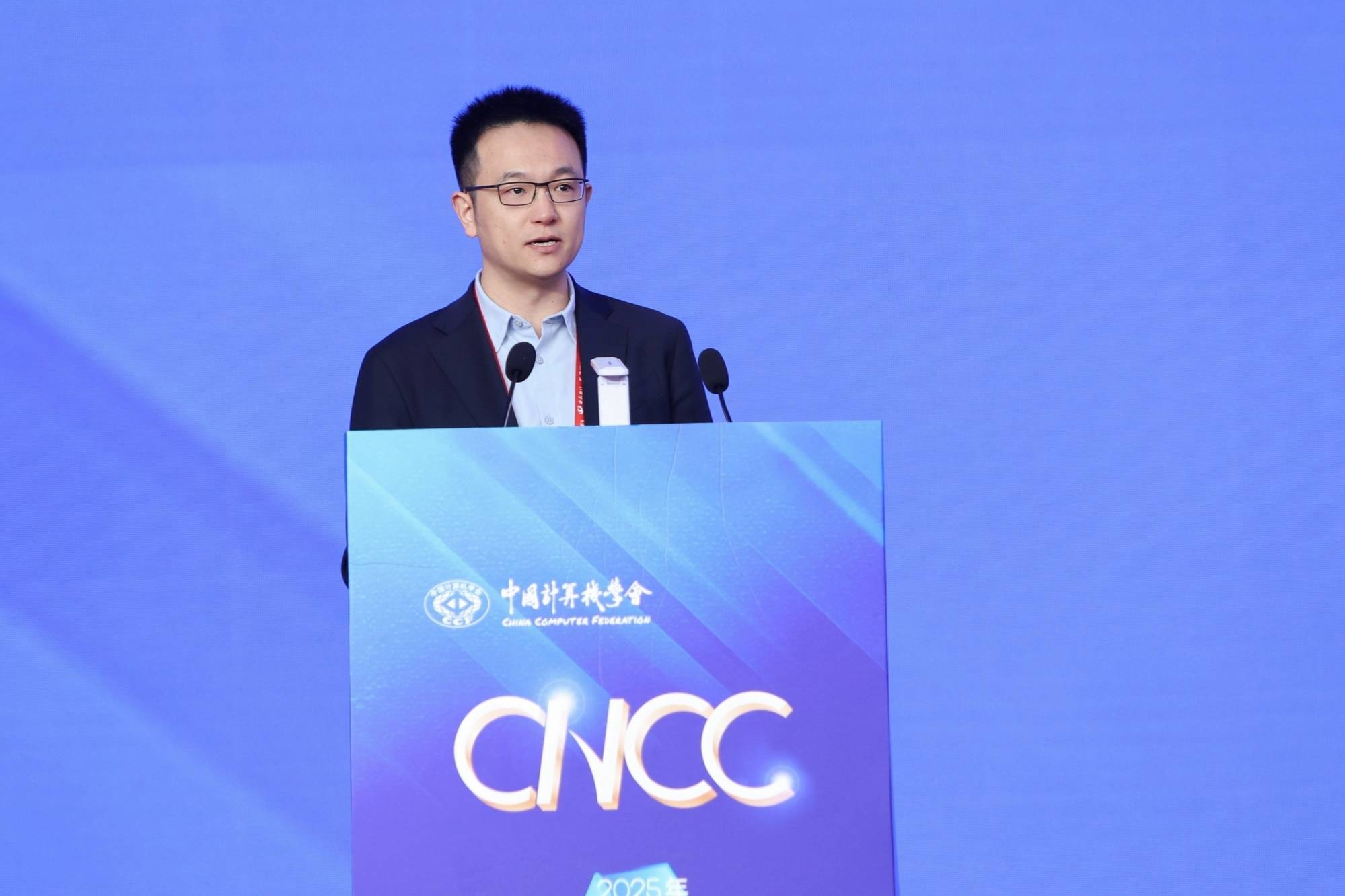 3小时开发一个大模型，中科曙光发布国内首个科学大模型一站式开发平台