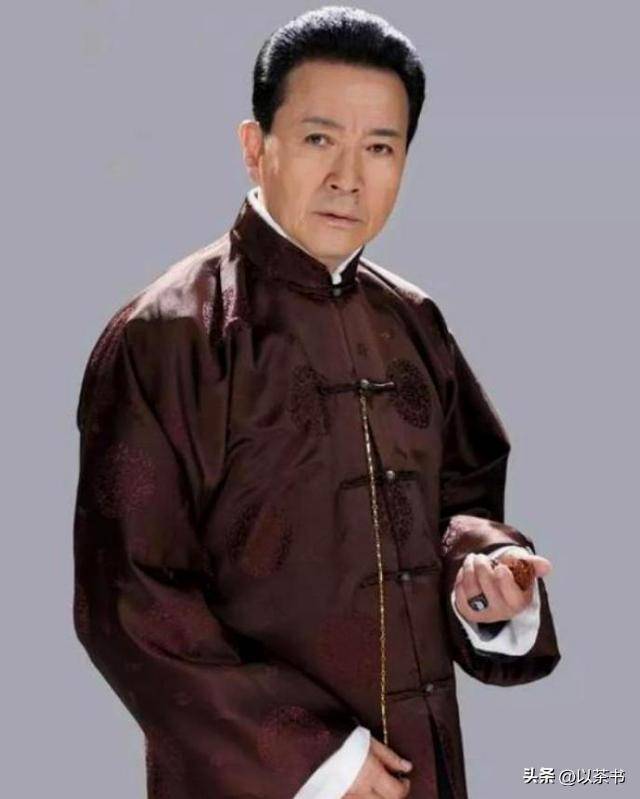 原来他早已去世,15岁演戏44岁走红,47岁患癌离世,哥哥是熟面孔