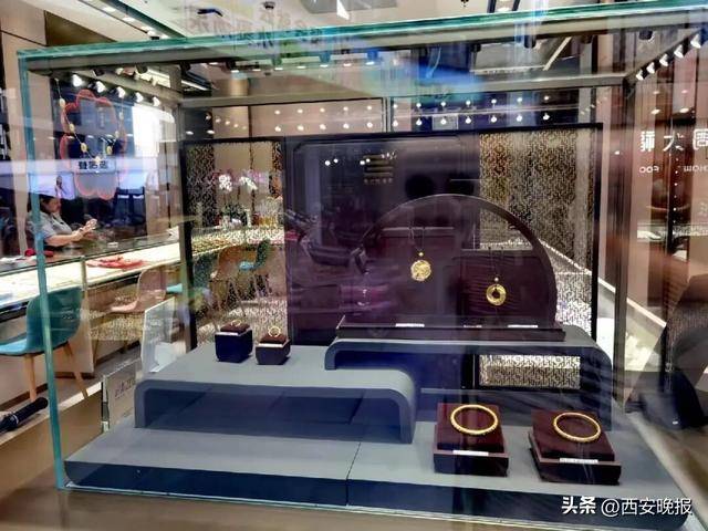 午后突发,黄金再度大跳水,现货黄金一度大跌1.92%。 午后突发,黄金再度大跳水,现货黄金一度大跌1.92%。
