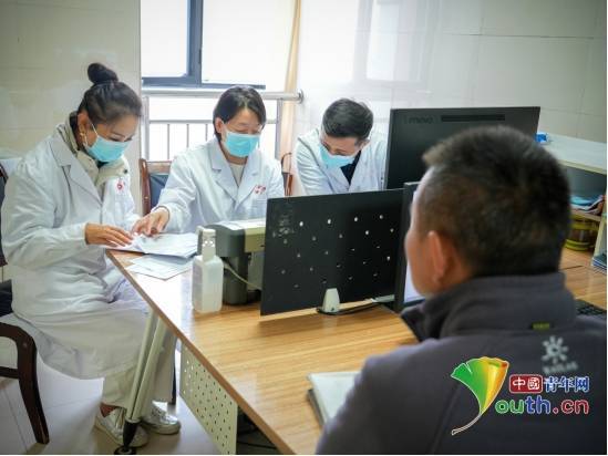 边疆义诊架“心桥”,“为爱远行”2025专家医疗队赴新疆喀什义诊 边疆义诊架“心桥”,“为爱远行”2025专家医疗队赴新疆喀什义诊