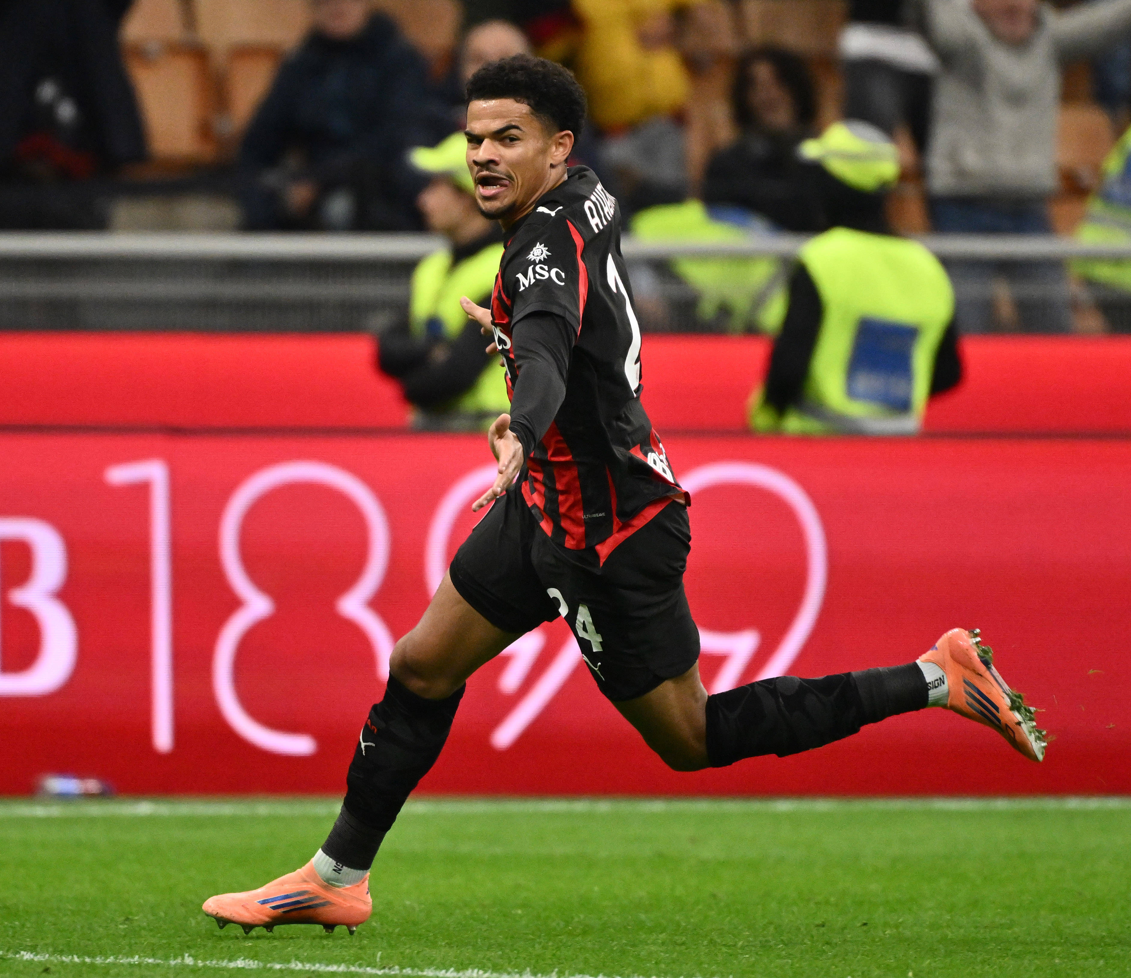 足球直播- NBA直播- 世界杯专业赛事超清Live体育）足球——意甲：AC米兰战平比萨