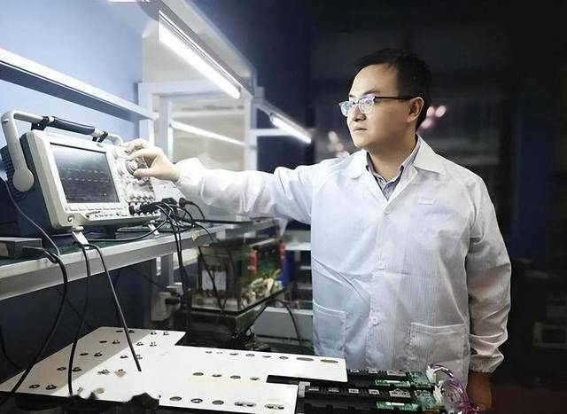 原创             北大天才朱佳迪，帮助美国攻克1nm芯片难题后，中国出现奇怪现象