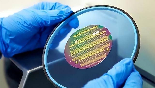 原创             北大天才朱佳迪，帮助美国攻克1nm芯片难题后，中国出现奇怪现象