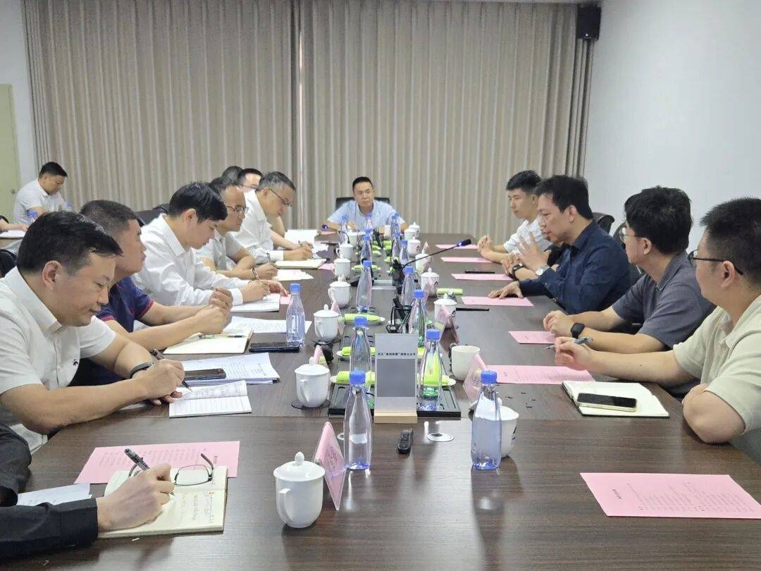 厦门大学校长助理、教授纪荣嵘一行赴泉州开展人工智能调研座谈