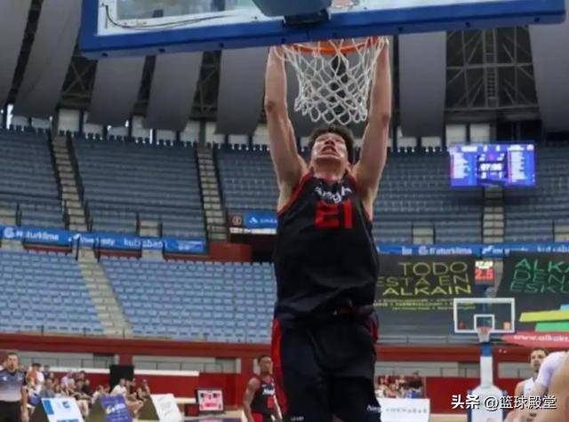 原创             余嘉豪第六轮2板1助!无球权,篮板糟,护框出色,后续回国打全运