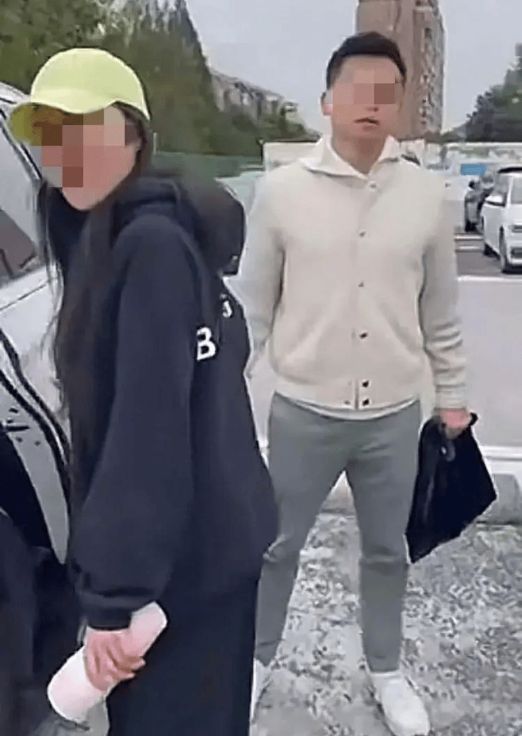 许某某_李女士_帽子