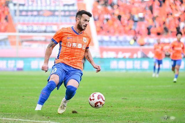 射手王告别!瓦科续约陷僵局,泰山已无法挽留"经十路梅西"