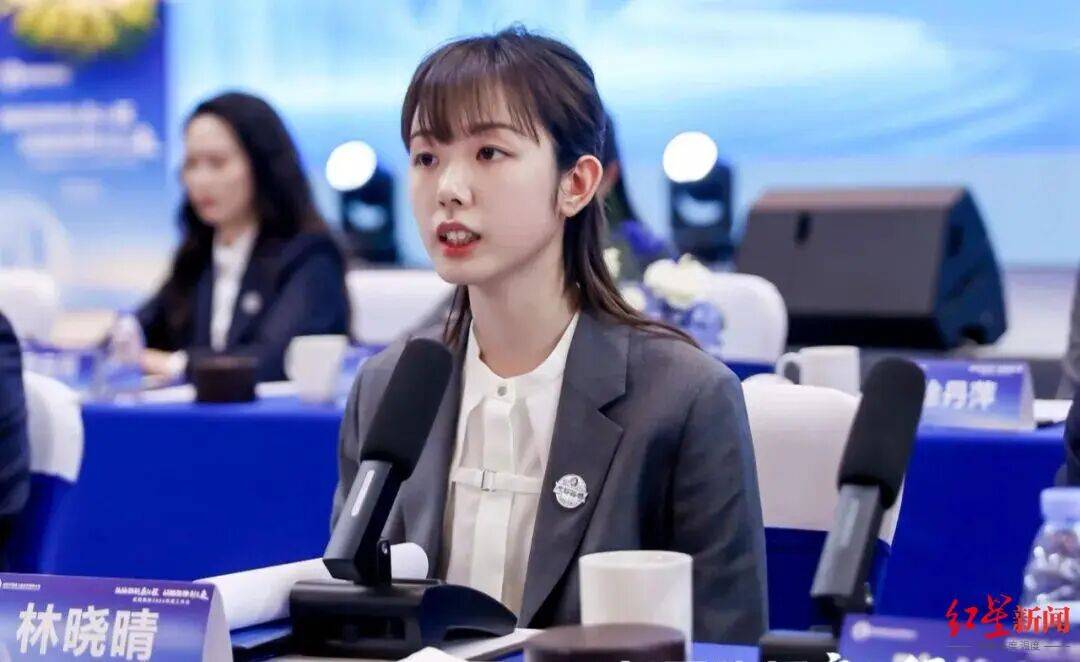 四川A股最年轻董事长续任:29岁林晓晴连任成都路桥董事长,去年年薪92.57万元 四川A股最年轻董事长续任:29岁林晓晴连任成都路桥董事长,去年年薪92.57万元