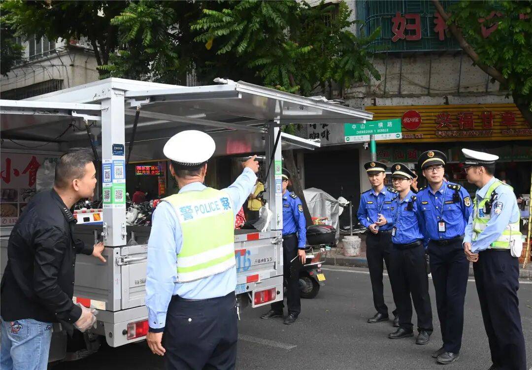 【文明向汕 聚力靓城】“城”“警”织密“整治网” 推动市容环境交通秩序双提升