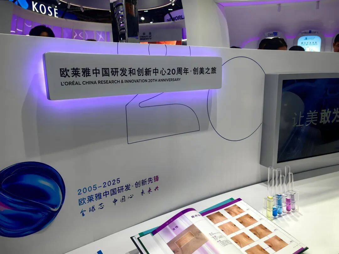 一天24万人逛进博会，外企卖力带货丨一线