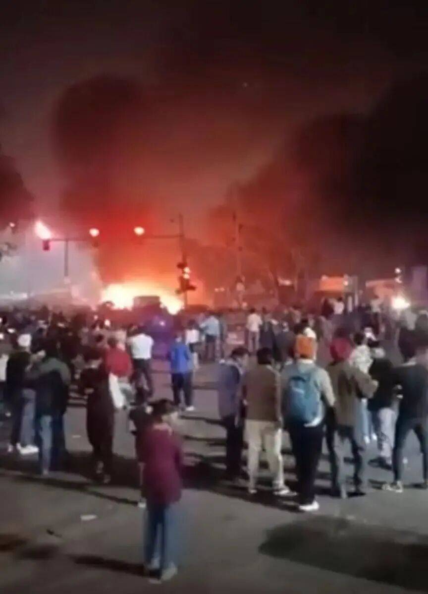 图片[2]-印度首都汽车爆炸，至少10人丧生！目击者：每个人都在奔跑逃离！多地高度警戒 -华闻时空