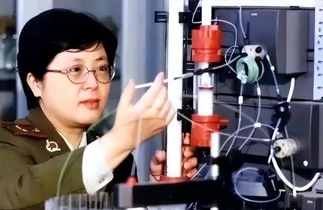 清华女少将陈薇的另一面:婚前丈夫被家人嫌弃,婚后从没碰过家务