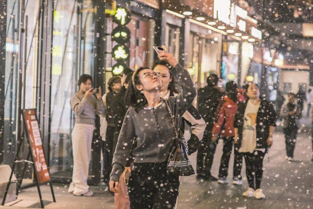 簌簌雪飘邯郸道_雪花_人们_回车巷