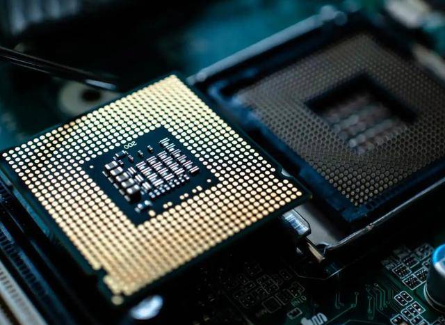 原创             为何俄罗斯不担心芯片、光刻机断供？除了中国，其他国家都不担心