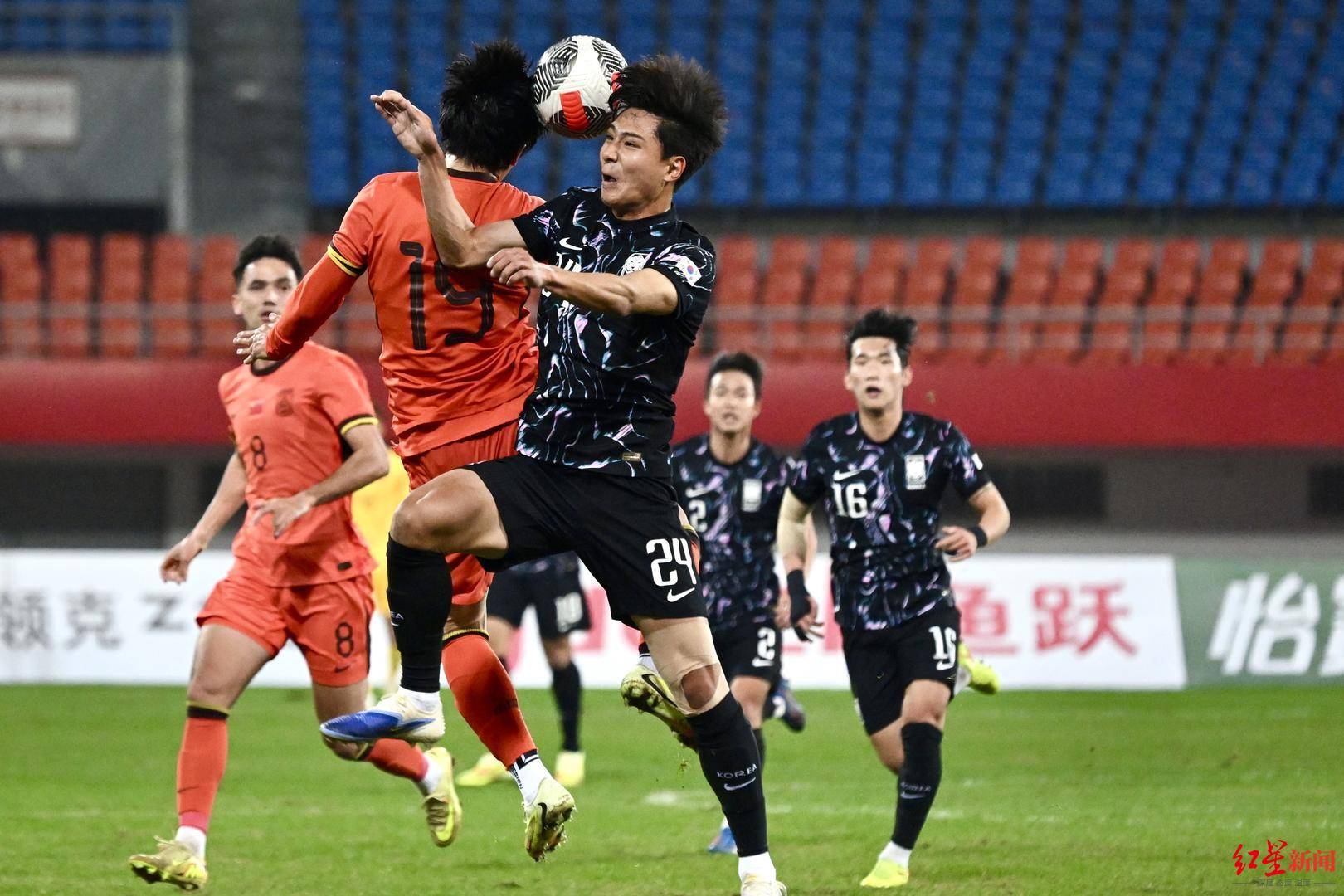 中国U22队2-0战胜韩国队!邵佳一连场督战,徐正源现身