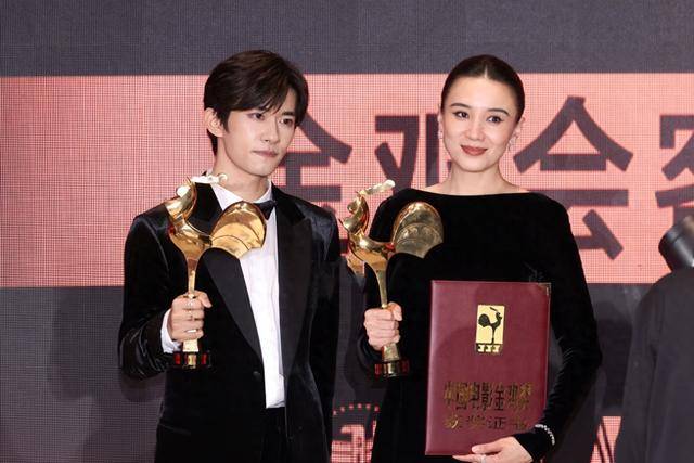 宋佳获金鸡影后遭质疑,张艺谋说出得奖原因,央媒力挺祝贺!