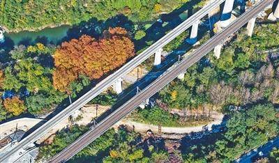 前10月全国铁路完成固定资产投资同比增5．7％