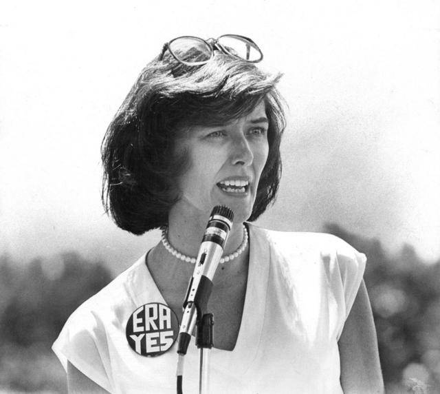 深挖 | 骑摩托、玩摇滚、猜拳赢了让老公跟自己姓……高市早苗,要多野有多野!