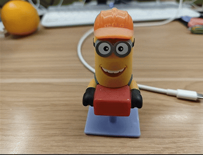 奥特曼还没缓过神,阿里提着枪就来狙击了。