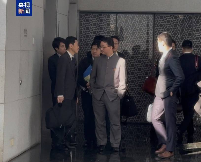 日本外务省官员离开中国外交部,面对媒体提问未给出任何表态