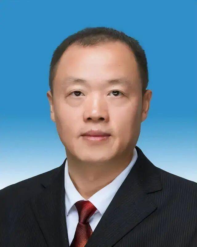 赵平同志简历