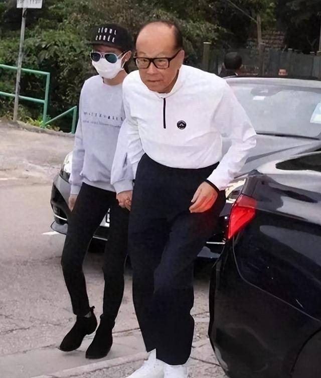 2909亿身家有何用？97岁的李嘉诚无力回天，两个60岁儿子已成心病