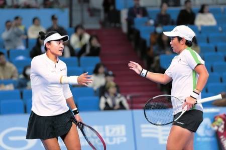 王雅繁蒋欣玗女双夺冠