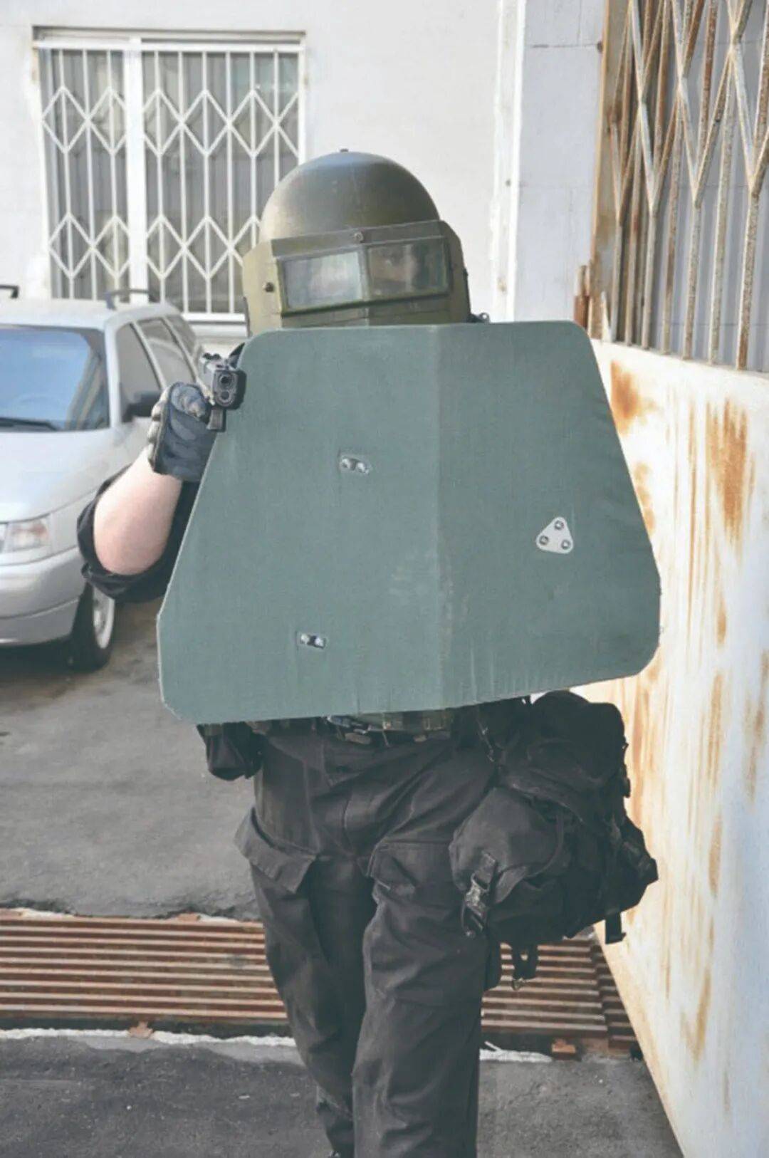 由于质量大造型奇特这款头盔似乎不怎么受俄罗斯特战单位的欢迎