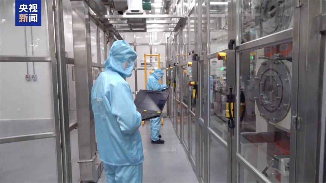 电车续航有望突破1000公里！国内已建成首条大容量全固态电池产线→