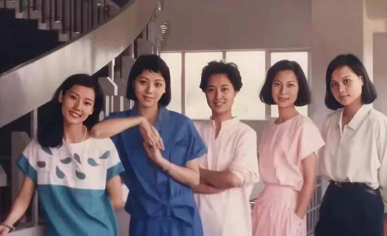 何赛飞,何英,茅威涛,方雪雯,董柯娣但是好景不长,90年代后,文艺形式