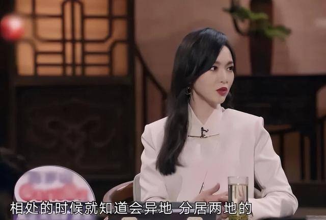 不装了!唐嫣在罗晋父亲葬礼上的3个细节,透露俩人如今真实状况