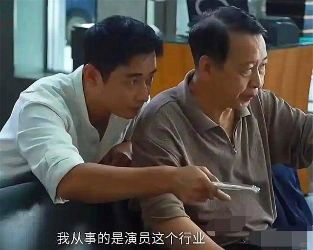 不装了!唐嫣在罗晋父亲葬礼上的3个细节,透露俩人如今真实状况