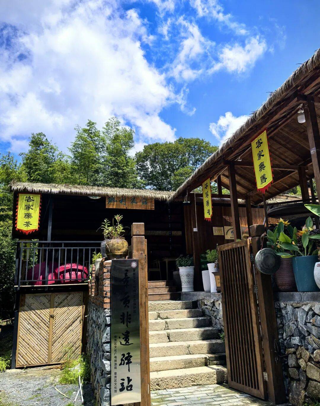 铜锣谷紫芝山房地址:赣州市章贡区沙石镇火燃村村委会旁周边景点情况